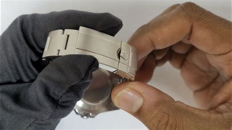 rolex folding clasp blades stiff|how to tighten watch bracelet clasp.